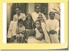 with Mother and brothers: Devendra Joshi (left), Kantilal Joshi (right), Jyotsna Joshi, Surendra (Brother Chunilal's son) and Young Nandini (in lap) (UJ-F01)
