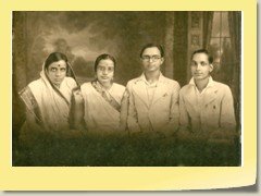 Umashankar & Jyotsna Joshi with Jyotsnaben's family: Premilaben, Kantibhai (UJ-F12)